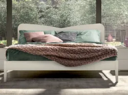 Letto matrimoniale con testiera sagomata, materiali di qualità e finiture personalizzabili 160x195