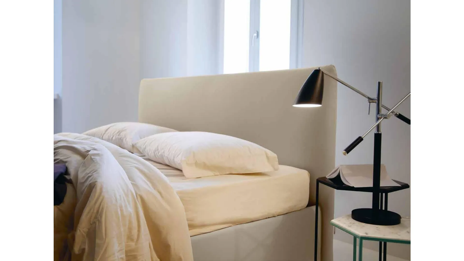 Letto matrimoniale Manuel con box contenitore e rete a doghe compresa