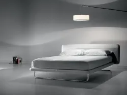 Letto noctis doxy matrimoniale con caratterizzante piede a slitta metallico