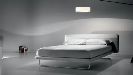 Letto noctis doxy matrimoniale con caratterizzante piede a slitta metallico