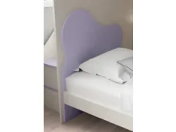 Letto singolo con testiera e piedini sagomati, realizzato con materiali di qualità 205x90