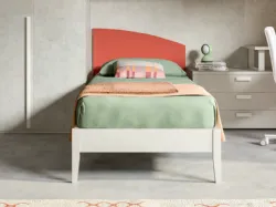 Letto singolo con testiera sagomata che richiama la forma di una vela, finiture personalizzabili 205x90